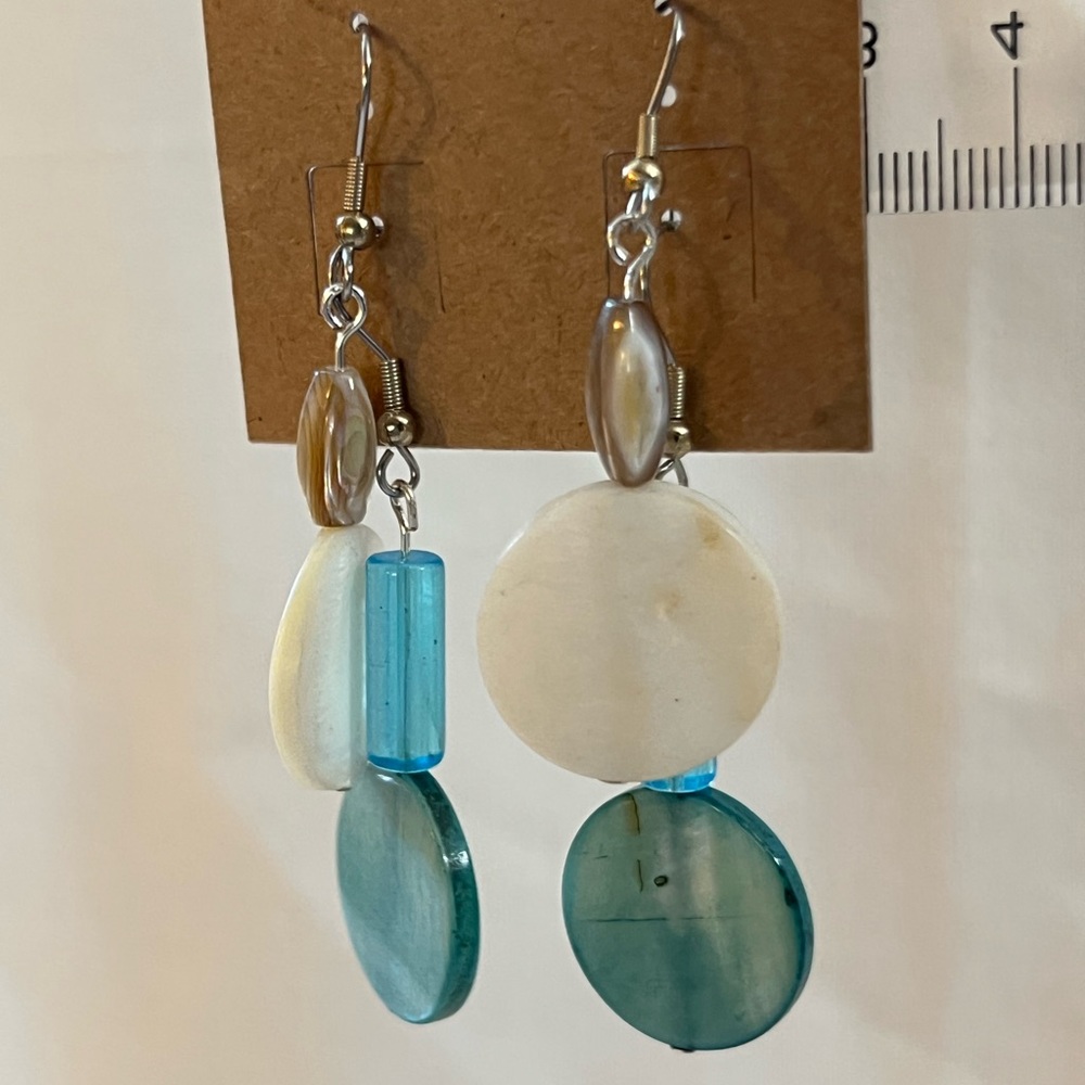 Bead, Mother of pearl shell (dyed) flat round earrings. (2 sets) cream and blue